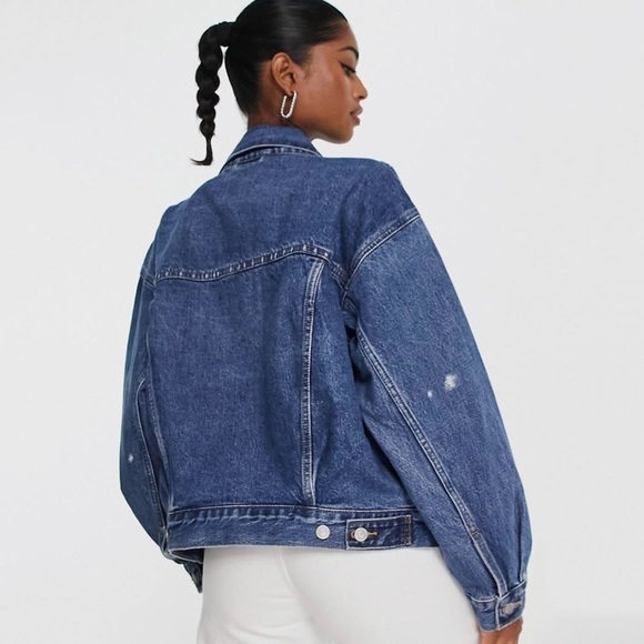NWT Levi’s 90’s Distressed Trucker Jacket in Mad Love Dark Wash - Picture 5 of 9